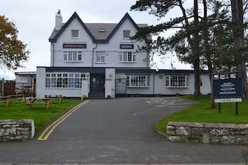 Breeze Hill Hotel - Hotels with Pet Rooms in Tyn-y-Gongl